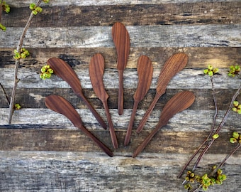 Walnuss Holz kleines Streumesser, Küchenmesser, Handgemachtes Öko-Küchengerät, Dunkelbraunes Küchengerät, Käsestreuer Holzkunst