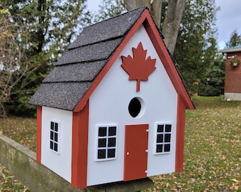 Maple Leaf Birdhouse, Canada Birdhouse, Outdoor Wood Birdhouse, Functional Birdhouse, Country Birdhouse, Colonial Birdhouse