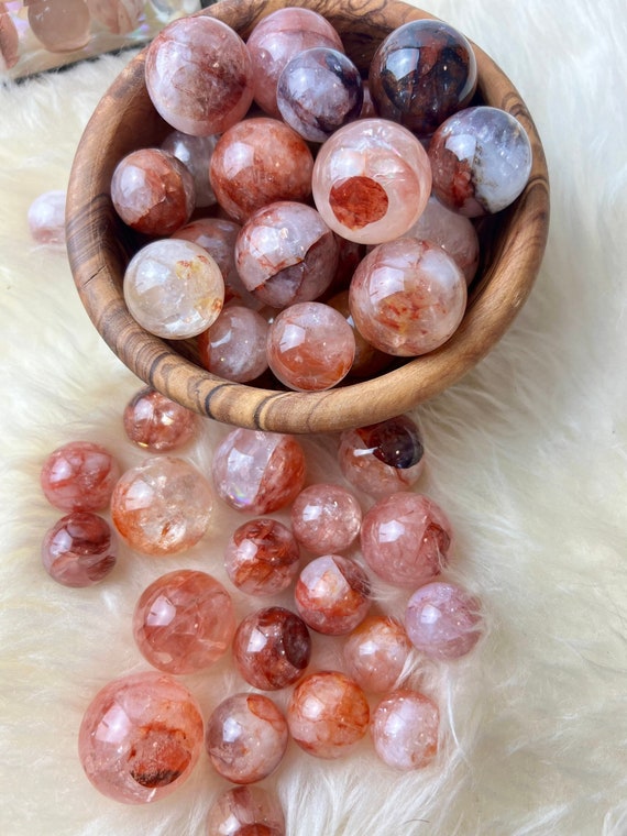 ミニファイアークォーツスフィア：赤鉄含有ヘマトイドクリスタル