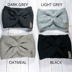 Peut inclure: Quatre bandeaux en tricot de diff&eacute;rentes couleurs&nbsp;: gris fonc&eacute;, gris clair, avoine et noir. Chaque bandeau est dot&eacute; d&rsquo;une petite &eacute;tiquette en cuir avec la lettre &laquo;&nbsp;F&nbsp;&raquo; dessus.