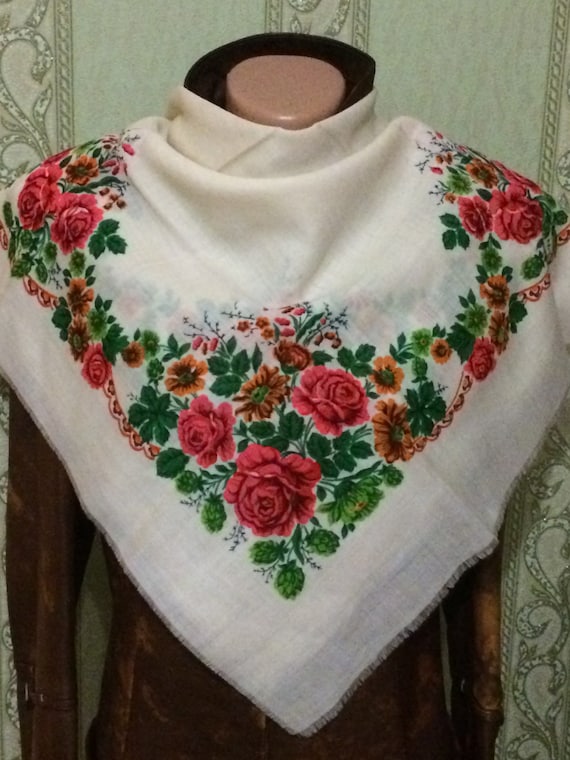 56 Shawl from 70-80 years ancient woolen floral, R