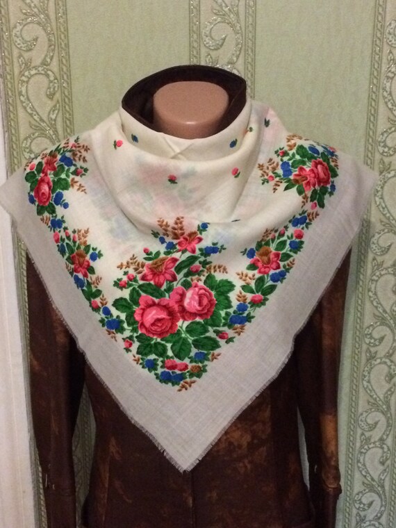 5, Not a large scarf, shawl ancient, woolen, flora