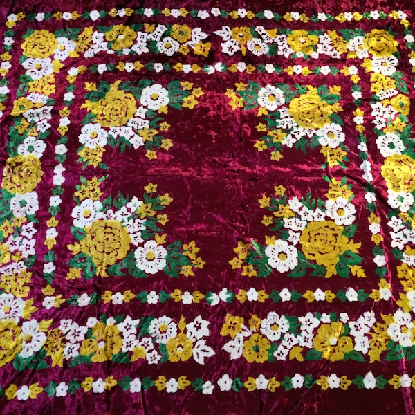 vintage, nappe fleurie, nappe velours, velours, tapis peluche, housse de canapé, table, pour travaux d'aiguille, nappe rouge bordeaux fleurs