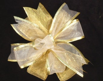 Juego de 2 lazos de regalo navideños metálicos dorados y blancos, adorno para árbol de Navidad tipo farol.