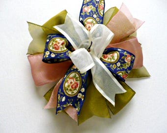 Navy Cameo Wreath Bows, Dusty Rose Cream Lantern Decor