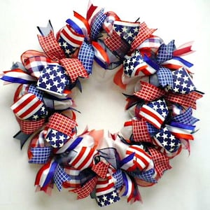 Patriotic wreath, farmhouse patriotic ribbon front door wreath, 4th July ribbon wreath, patriotic wreath, holiday decoration.