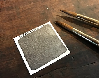 ¡Nuevo color! Acuarela artesanal hecha a mano de grafito mineral brillante plateado puro en pastilla mediana o completa.
