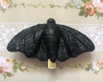 Pince à cheveux Moth: goth gothique pastel goth cheveux accessoire sorcière wiccan insecte nature