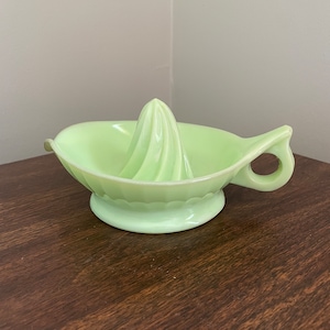 Vintage Jadeite Juicer Jadeite Reamer Vintage Juicer Vintage Reamer Loop Handle Finger Handle 1930’s Lemon Reamer Orange Reamer