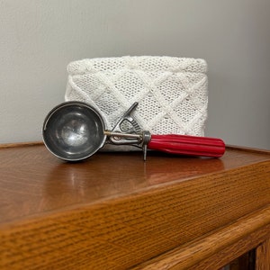 Vintage Red Plastic Handle Ice Cream Scoop Ice Cream Parlor Retro Kitchen Vintage Kitchen Utensil Fruit Ball Scoop
