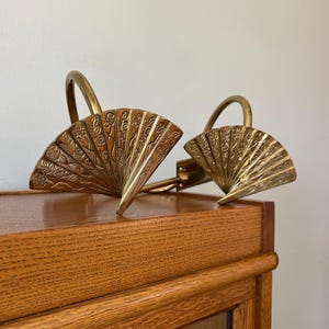 Vintage Brass Fan Tie Backs Hollywood Regency Boho Decor Brass Fan Drapery Curtain Tie-Backs Brass Tiebacks Chinoiserie Brass Fan