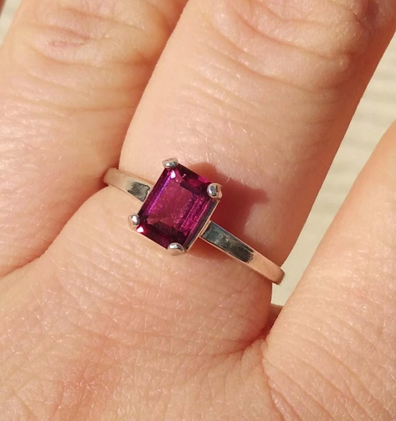Raspberry Red Garnet Ring Bohemian Gypsy Ring Cape Ruby Gemstone Norwegian Gemstone 19th Century Gem Antique Gemstone Rhodolite Garnet 51078