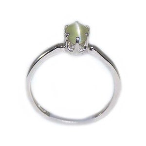 Green Cats Eye Ring, Ancient Persian Amulet, Chrysoberyl Cats Eye Gemstone, Vintage Gemstone, Evil Eye Protection Gem, Natural Gemstone, Sterling Silver Ring Size 7, Sharply Defined Feline Eye, Timeless Treasure Jewelry Gift.