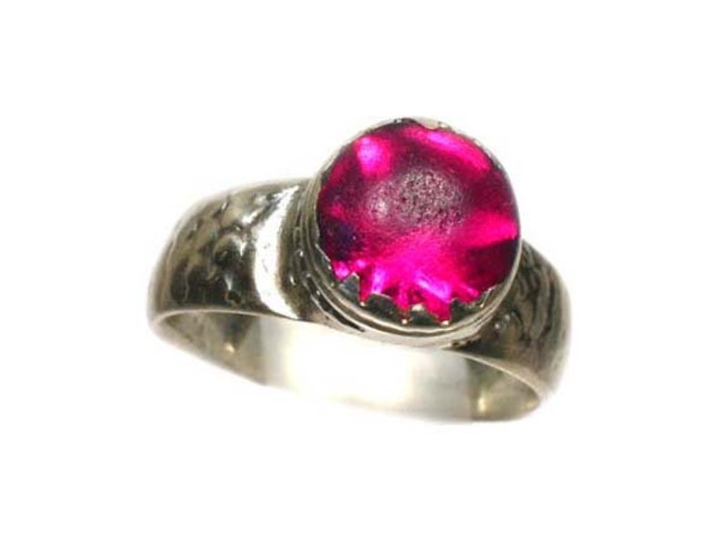 Handmade Jewelry Red Dyed Ruby Sterling Silver Overlay Ring Size 7.5 US Designer Handmade Jewelry Red Dyed Ruby Sterling Silver Overlay Ring Size 7.5 US Designer