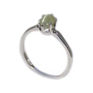 Green Cats Eye Ring, Ancient Persian Amulet, Chrysoberyl Cats Eye Gemstone, Vintage Gemstone, Evil Eye Protection Gem, Natural Gemstone, Sterling Silver Ring Size 7, Sharply Defined Feline Eye, Timeless Treasure Jewelry Gift.