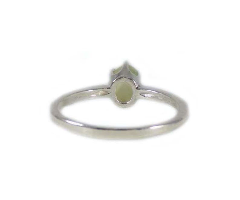 Green Cats Eye Ring, Ancient Persian Amulet, Chrysoberyl Cats Eye Gemstone, Vintage Gemstone, Evil Eye Protection Gem, Natural Gemstone, Sterling Silver Ring Size 7, Sharply Defined Feline Eye, Timeless Treasure Jewelry Gift.