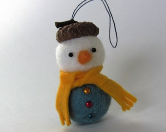 Bonhomme de neige en feutre de laine avec écharpe jaune / Ornement de sapin de Noël / Décoration / Cadeau
