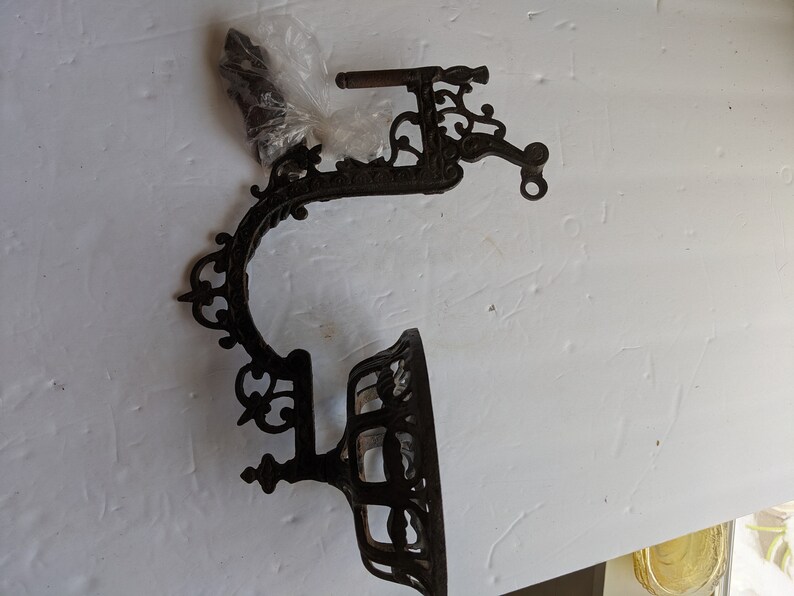 Vintage Cast Iron Oil Lamp Holder, Iron Art Black Ornate Swinging Metal