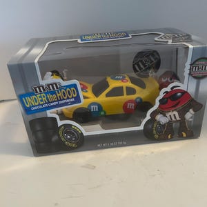 Nuevo dispensador de dulces M&Ms Vintage &quot;Under the Hood&quot; en caja original.
