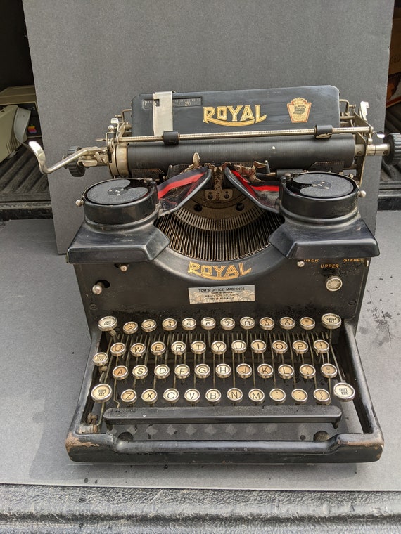 Vintage Royal Typewriter Models