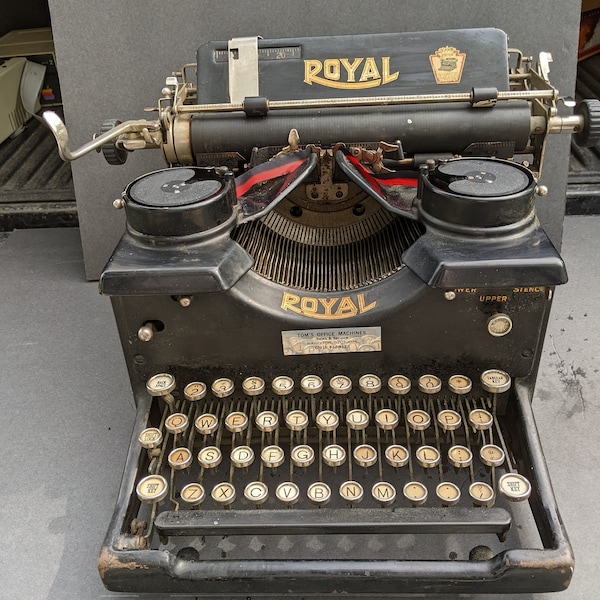 machine à écrire royale vintage très rare des années 1920 / côtés en verre biseauté / en bon état vintage