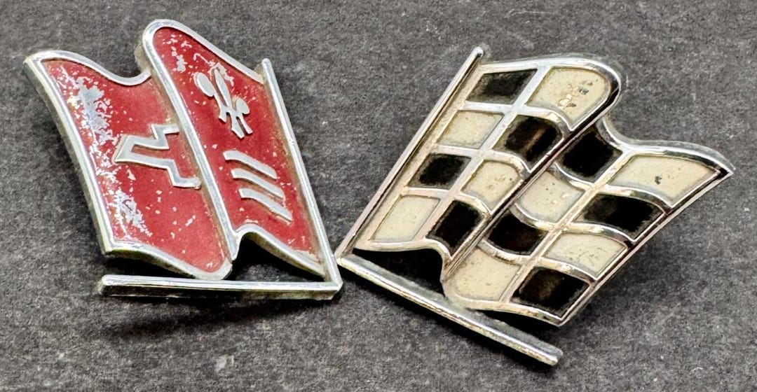 Vintage Corvette Emblem Metal Rally Flags Emblem 3912706 (separated ...
