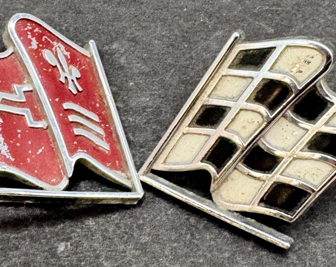 Vintage Corvette Emblem Metal Rally Flags Emblem 3912706 (separated ...