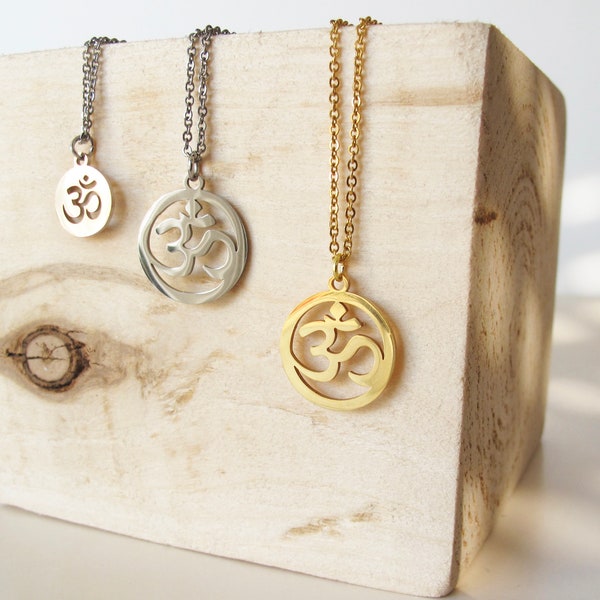 Collier pendentif Ohm en acier inoxydable et en plaqué or fin 18K