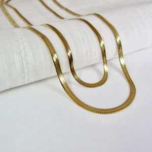 Flat serpentine chain, herringbone chain 2.5mm or 3mm in 18K gold-plated stainless steel