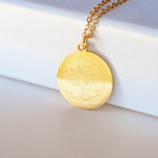 Collier avec un pendentif rond gravé en acier inoxydable plaqué or