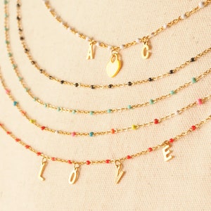 Collier émaillé personnalisé prénom, lettres d'initiales et pierre de naissance en acier inoxydable plaqué or, collier dots