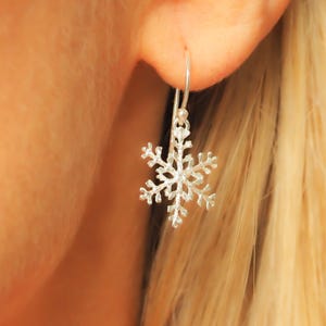Orecchini pendenti a forma di fiocco di neve in argento massiccio 925, cristallo d&#39;acqua