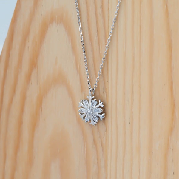 Collier mini flocon de neige en argent rhodié