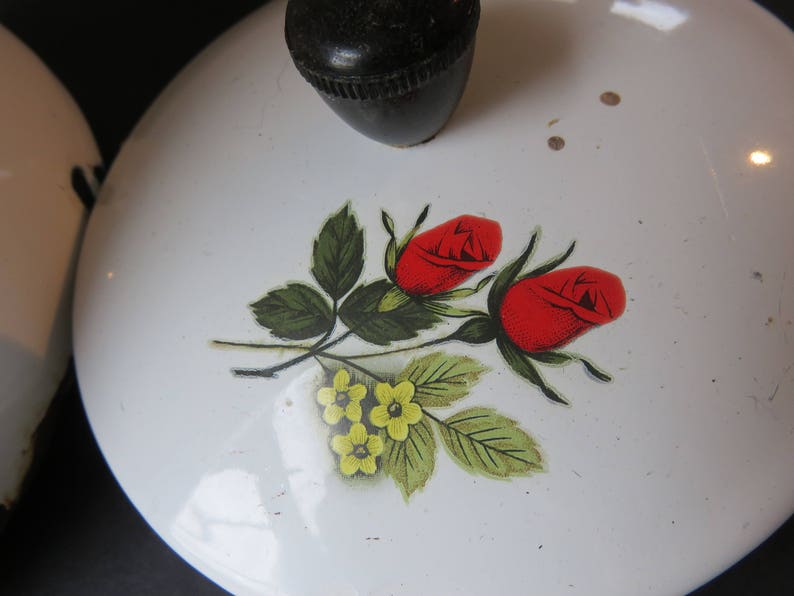 France 40/'s/' -Decor: red roses on White Background Beautiful Old Enamelled Coffee Pot Brittany