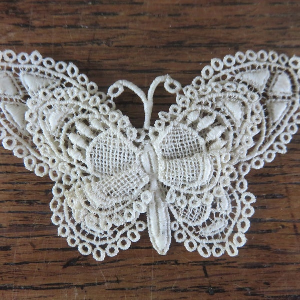 Broche Ancienne Faite au Fuseau, Broche Papillon