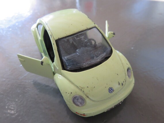 coccinelle voiture miniature