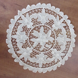 Oval Placemat, Handmade Crocheted Placemat, Vintage Placemat