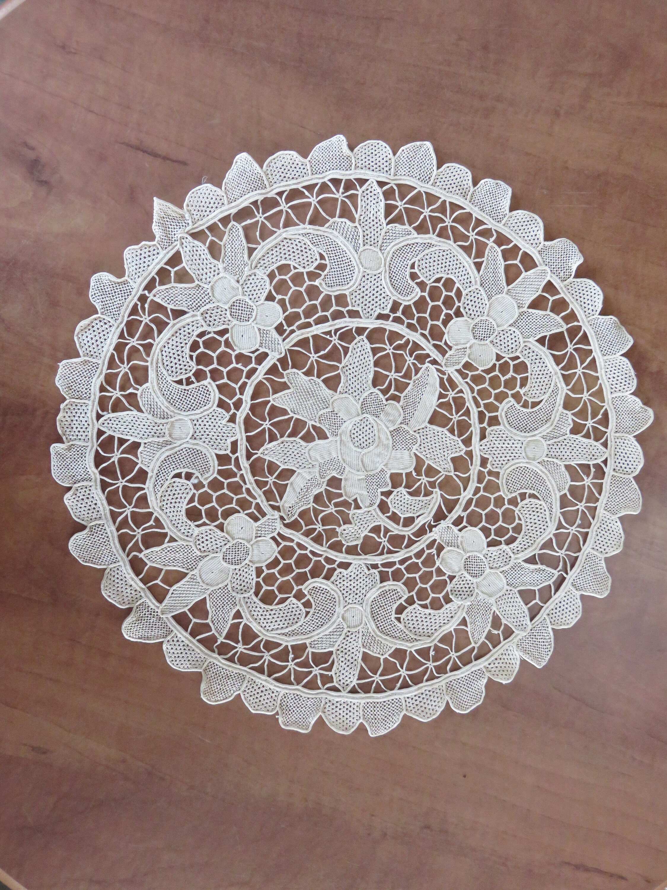 Napperon Rond , Napperon Fait Main Au Crochet Vintage en Forme de Rosace
