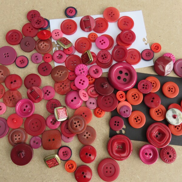 Lot de 100 Boutons Rouges et Roses , Différents Styles de Boutons ,Boutons Vintage Rouges  et Roses ,Boutons Pour Loisirs Créatifs