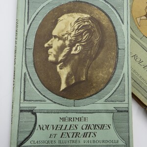 May include: A vintage book cover with a green background and a black and white portrait of a man. The title is "M&eacute;rim&eacute;e Nouvelles Choisies et Extraits" and the book is part of the "Classiques Illustr&eacute;s Vaubourdolle" series. The book is published by Librairie Hachette.