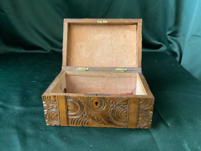 1910 Antique Carved Wood Chamonix hinged dresser box ca