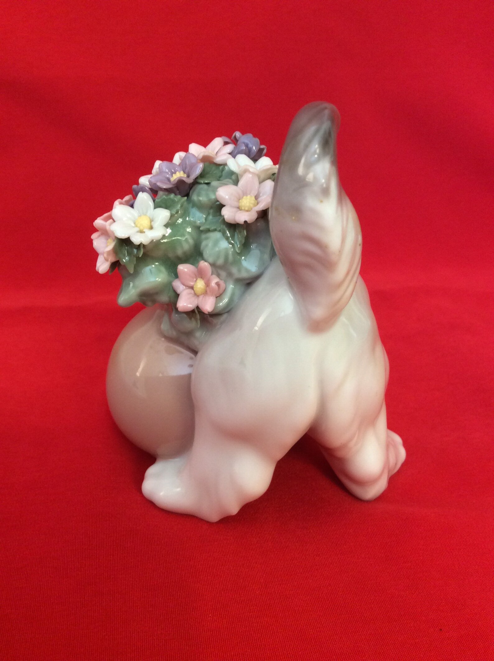 lladro cat with flowers