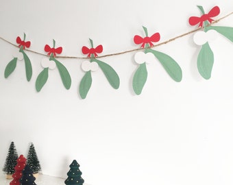 Details about   6 Ft Christmas Fabric Garland Red "Let's Mistletoe" Garland 72" 
