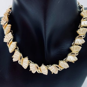 Vintage Bow Necklace