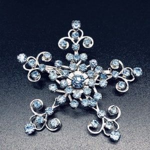 1950's Blue Rhinestone Brooch