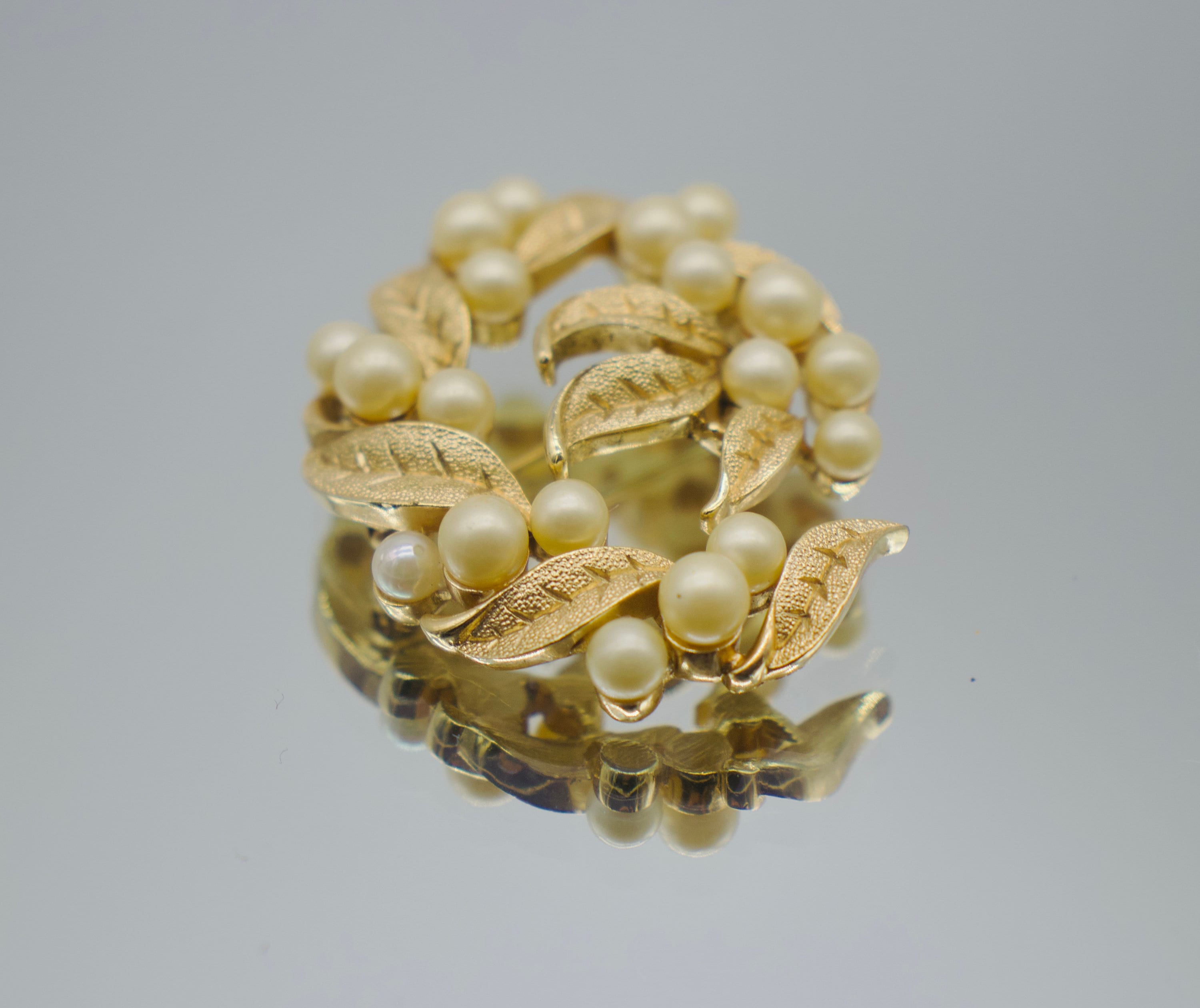 Vintage Crown Trifari Brooch - Etsy