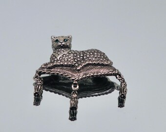 Vintage Avon Cat Brooch