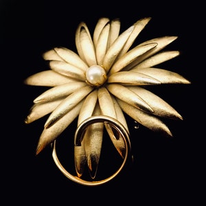 Vintage Flower Pearl Brooch