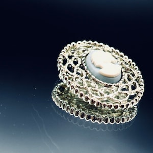 Vintage Cameo Brooch