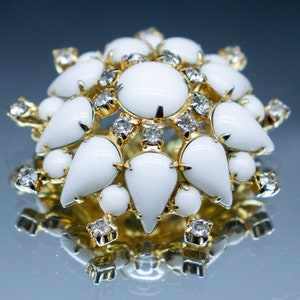 Vintage Milkglass Brooch